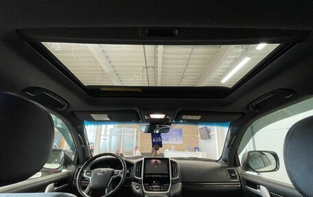 Toyota Land Cruiser 200, 2017 год, 6 599 900 рублей, 17 фотография