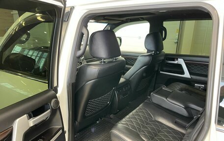 Toyota Land Cruiser 200, 2017 год, 6 599 900 рублей, 19 фотография