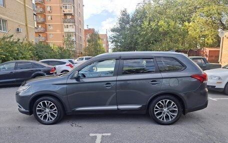 Mitsubishi Outlander III рестайлинг 3, 2018 год, 1 800 000 рублей, 2 фотография