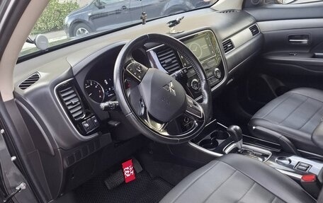 Mitsubishi Outlander III рестайлинг 3, 2018 год, 1 800 000 рублей, 8 фотография