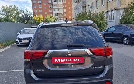 Mitsubishi Outlander III рестайлинг 3, 2018 год, 1 800 000 рублей, 3 фотография