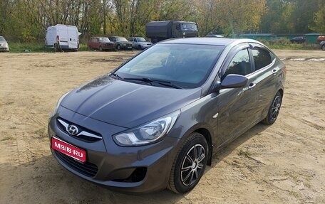 Hyundai Solaris II рестайлинг, 2011 год, 700 000 рублей, 1 фотография