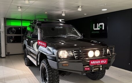 Toyota Land Cruiser 100 рестайлинг 2, 2004 год, 2 800 000 рублей, 1 фотография