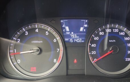 Hyundai Solaris II рестайлинг, 2011 год, 700 000 рублей, 16 фотография