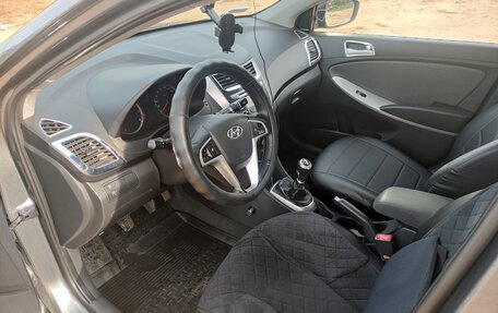 Hyundai Solaris II рестайлинг, 2011 год, 700 000 рублей, 12 фотография