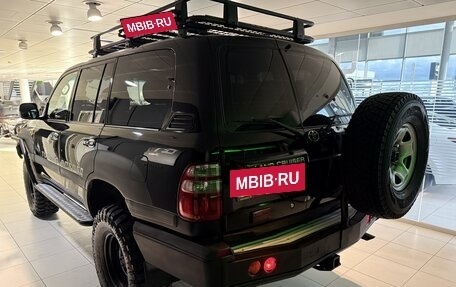 Toyota Land Cruiser 100 рестайлинг 2, 2004 год, 2 800 000 рублей, 6 фотография