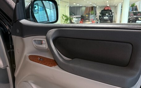 Toyota Land Cruiser 100 рестайлинг 2, 2004 год, 2 800 000 рублей, 14 фотография