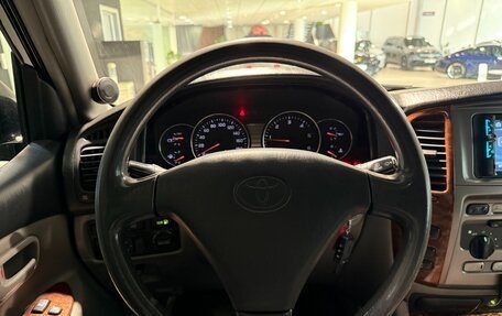 Toyota Land Cruiser 100 рестайлинг 2, 2004 год, 2 800 000 рублей, 23 фотография