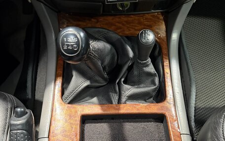 Toyota Land Cruiser 100 рестайлинг 2, 2004 год, 2 800 000 рублей, 25 фотография