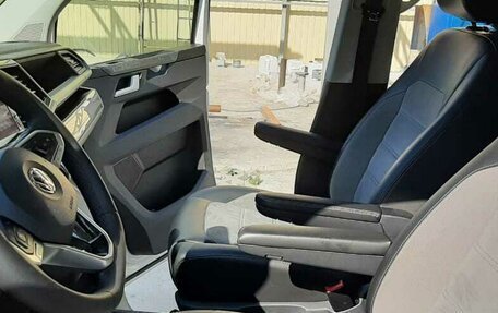 Volkswagen Multivan T6 рестайлинг, 2020 год, 5 000 000 рублей, 14 фотография