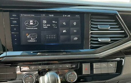 Volkswagen Multivan T6 рестайлинг, 2020 год, 5 000 000 рублей, 11 фотография