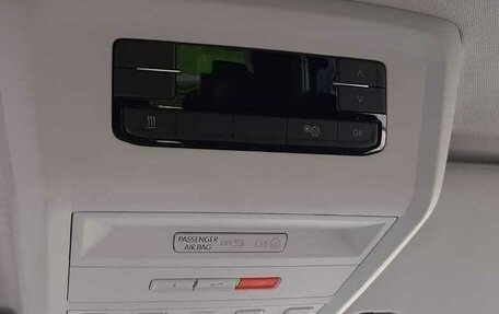 Volkswagen Multivan T6 рестайлинг, 2020 год, 5 000 000 рублей, 6 фотография