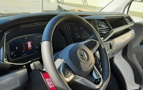 Volkswagen Multivan T6 рестайлинг, 2020 год, 5 000 000 рублей, 13 фотография