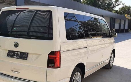 Volkswagen Multivan T6 рестайлинг, 2020 год, 5 000 000 рублей, 18 фотография