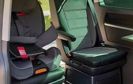 Volkswagen Multivan T6 рестайлинг, 2020 год, 5 000 000 рублей, 17 фотография