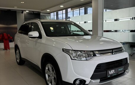 Mitsubishi Outlander III рестайлинг 3, 2014 год, 1 735 000 рублей, 3 фотография