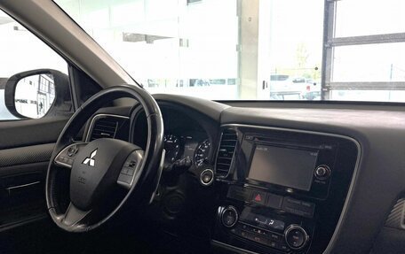 Mitsubishi Outlander III рестайлинг 3, 2014 год, 1 735 000 рублей, 9 фотография