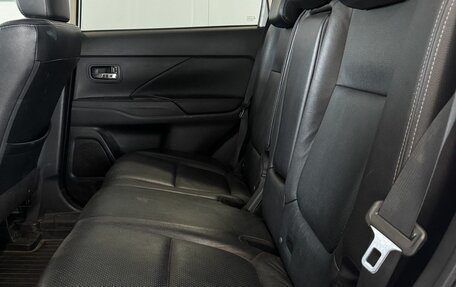 Mitsubishi Outlander III рестайлинг 3, 2014 год, 1 735 000 рублей, 10 фотография