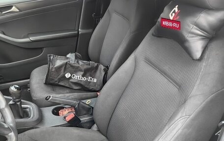 Volkswagen Jetta VI, 2015 год, 900 000 рублей, 23 фотография