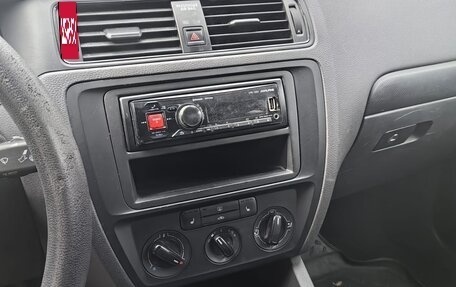 Volkswagen Jetta VI, 2015 год, 900 000 рублей, 21 фотография