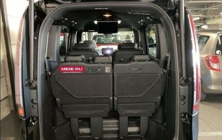 Honda Stepwgn, 2022 год, 2 215 000 рублей, 5 фотография