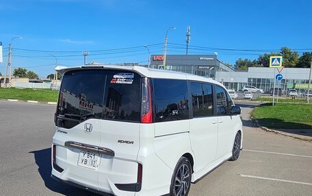 Honda Stepwgn IV, 2017 год, 2 150 000 рублей, 2 фотография