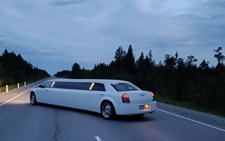 Chrysler 300C II, 2004 год, 520 000 рублей, 2 фотография