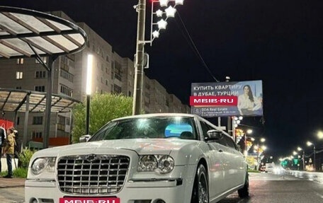 Chrysler 300C II, 2004 год, 520 000 рублей, 8 фотография