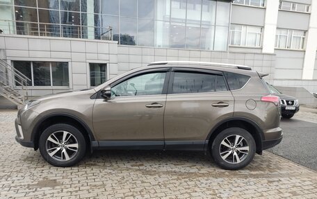 Toyota RAV4, 2017 год, 1 740 000 рублей, 2 фотография