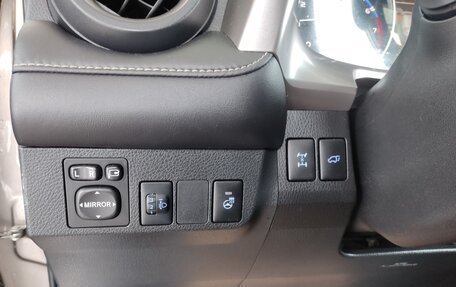 Toyota RAV4, 2017 год, 1 740 000 рублей, 10 фотография