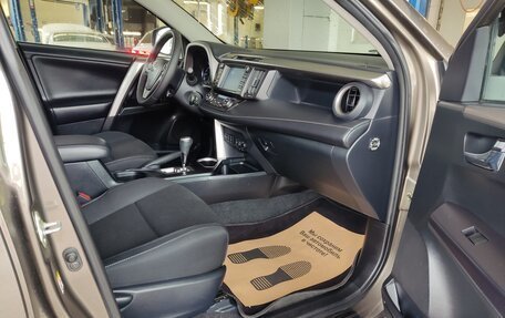 Toyota RAV4, 2017 год, 1 740 000 рублей, 18 фотография