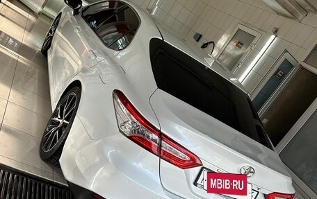 Toyota Camry, 2021 год, 3 850 000 рублей, 2 фотография