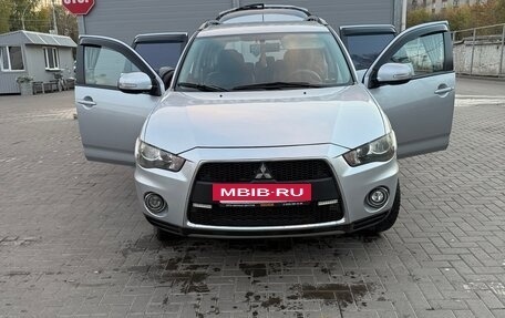 Mitsubishi Outlander III рестайлинг 3, 2011 год, 1 100 000 рублей, 9 фотография