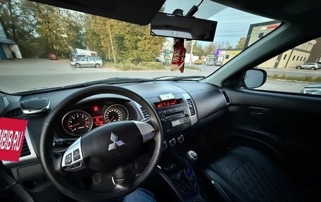 Mitsubishi Outlander III рестайлинг 3, 2011 год, 1 100 000 рублей, 12 фотография