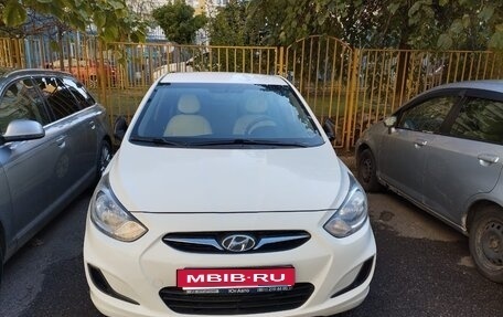 Hyundai Solaris II рестайлинг, 2013 год, 1 100 000 рублей, 1 фотография