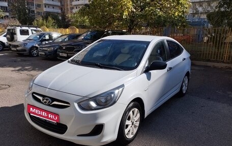 Hyundai Solaris II рестайлинг, 2013 год, 1 100 000 рублей, 10 фотография