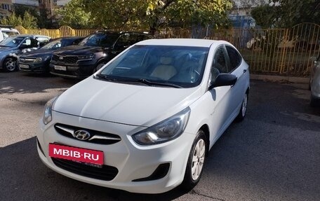Hyundai Solaris II рестайлинг, 2013 год, 1 100 000 рублей, 11 фотография