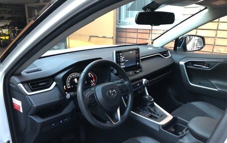 Toyota RAV4, 2021 год, 3 900 000 рублей, 5 фотография