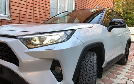 Toyota RAV4, 2021 год, 3 900 000 рублей, 2 фотография