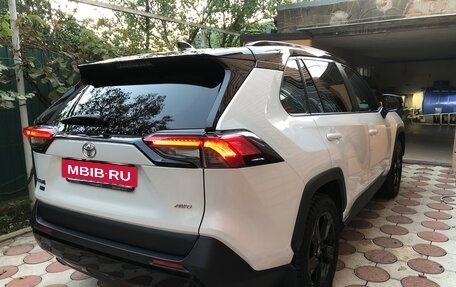 Toyota RAV4, 2021 год, 3 900 000 рублей, 3 фотография