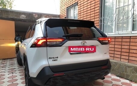 Toyota RAV4, 2021 год, 3 900 000 рублей, 4 фотография