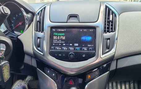 Chevrolet Cruze II, 2014 год, 900 950 рублей, 11 фотография