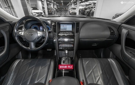 Infiniti QX70, 2017 год, 4 100 000 рублей, 8 фотография