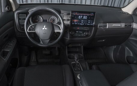 Mitsubishi Outlander III рестайлинг 3, 2014 год, 1 349 000 рублей, 6 фотография