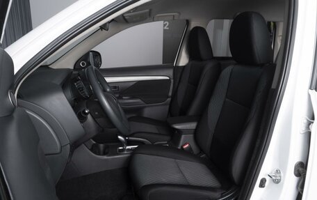 Mitsubishi Outlander III рестайлинг 3, 2014 год, 1 349 000 рублей, 10 фотография