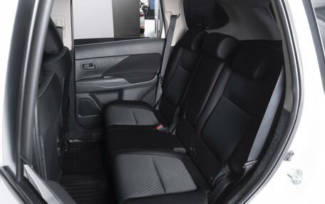 Mitsubishi Outlander III рестайлинг 3, 2014 год, 1 349 000 рублей, 9 фотография