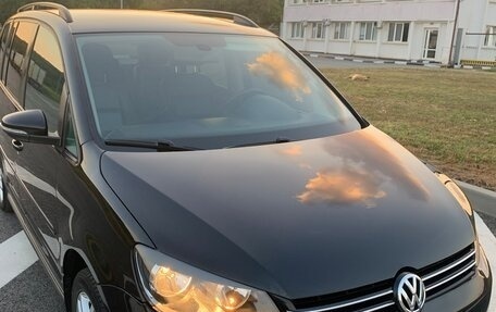 Volkswagen Touran III, 2012 год, 1 000 000 рублей, 1 фотография