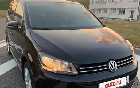 Volkswagen Touran III, 2012 год, 1 000 000 рублей, 2 фотография