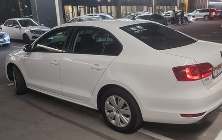 Volkswagen Jetta VI, 2013 год, 950 000 рублей, 2 фотография