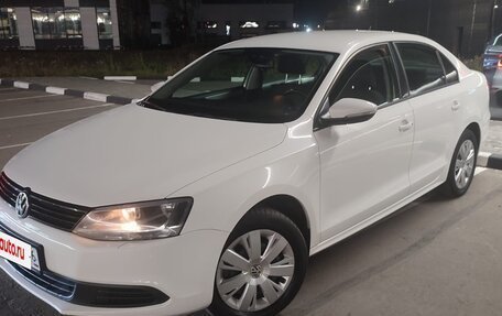 Volkswagen Jetta VI, 2013 год, 950 000 рублей, 3 фотография